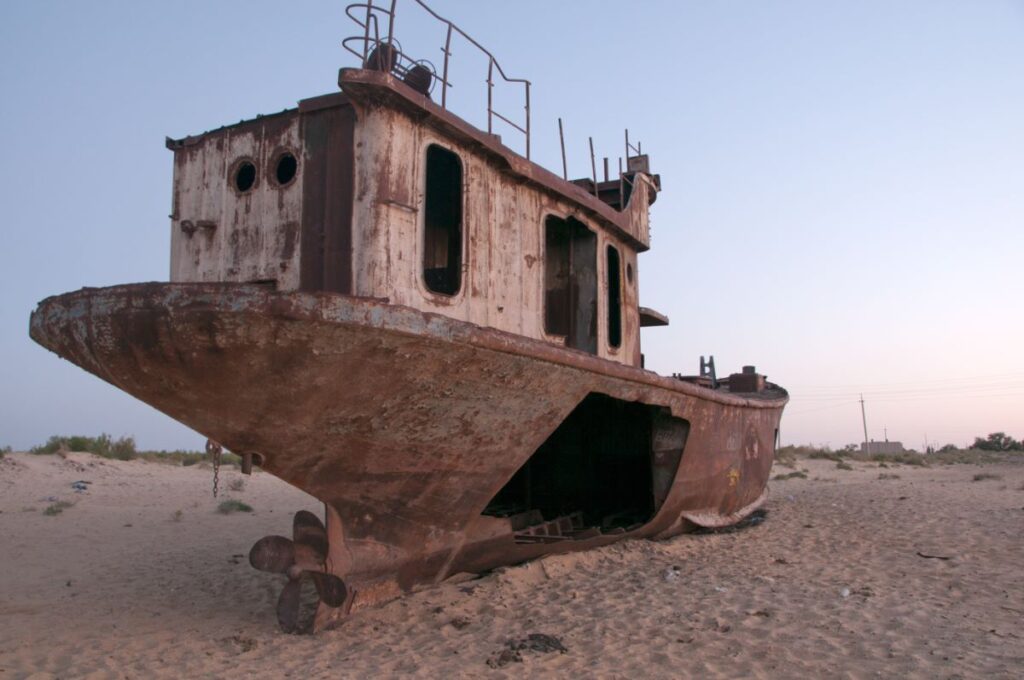 nave abbandonata lago aral mantarro