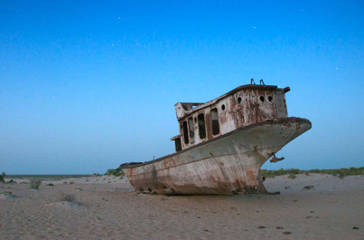 nave abbandonata lago aral nostalgistan tino mantarro