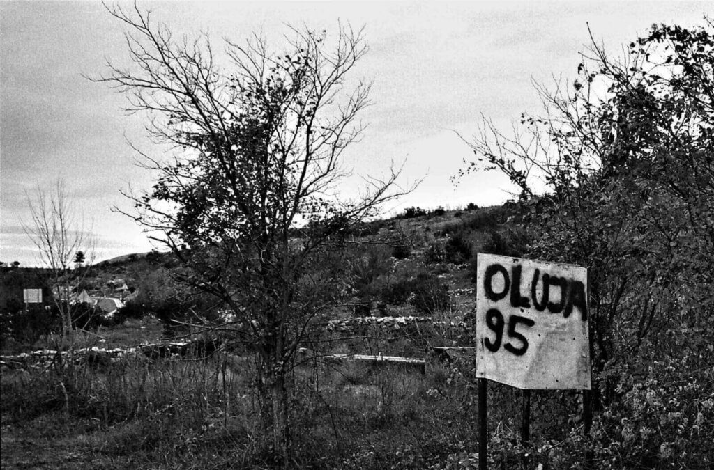Oluja: Cartello riportante la scritta Oluja '95