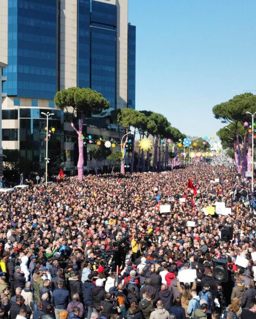 Proteste contro il carovita sostenute da Organizata Politike