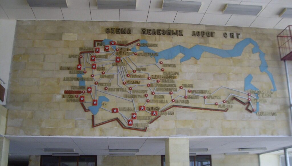 Schema delle vie ferrate della Comunità degli stati indipendenti alla stazione di Vanadzor in Armenia. Le ferrovie perdute del Caucaso sono ancora in funzione nella mappa.