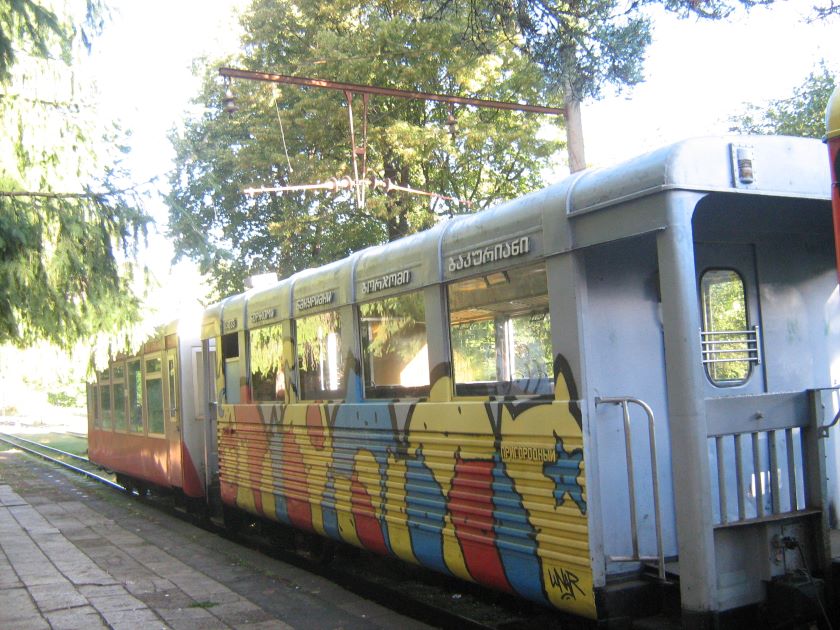 I vagoni estivi del treno Borjomi-Bakuriani.