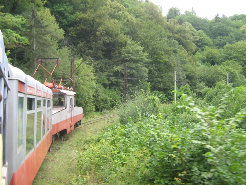 A bordo della “Kukuška”, il treno Borjomi-Bakuriani in Georgia.