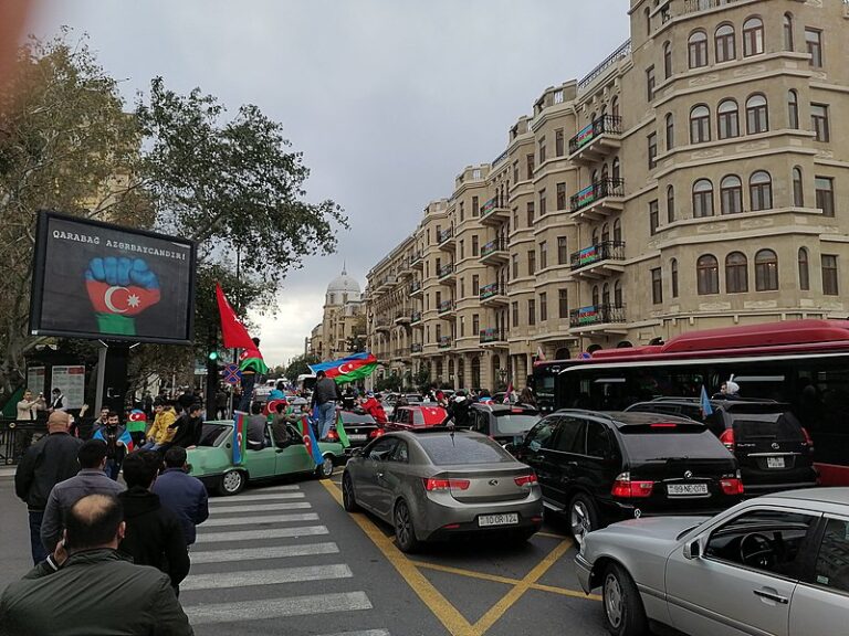 Celebrazioni a Baku nel 2020. Immagine di copertina dell’articolo: “Il Nagorno-Karabakh visto da Baku, intervista a Bahruz Samadov”