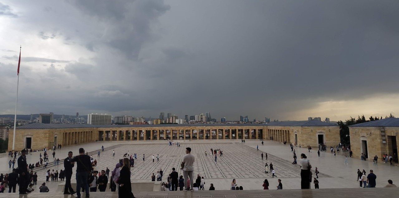 Immagine di copertina dell'articolo: "La fine dell’Impero ottomano e la nascita della Turchia" moderna". Nell'immagine di copertina Ankara vista dal Mausoleo di Atatürk.