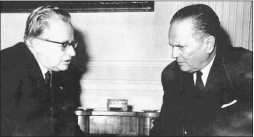 Palmiro Togliatti e Josip Broz Tito a colloquio Belgrado nel 1963 (l'Unità)
