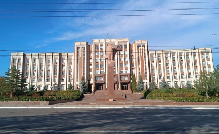 Il palazzo del governo a Tiraspol. Immagine di copertina dell'articolo sul gas russo in Transnistria?
