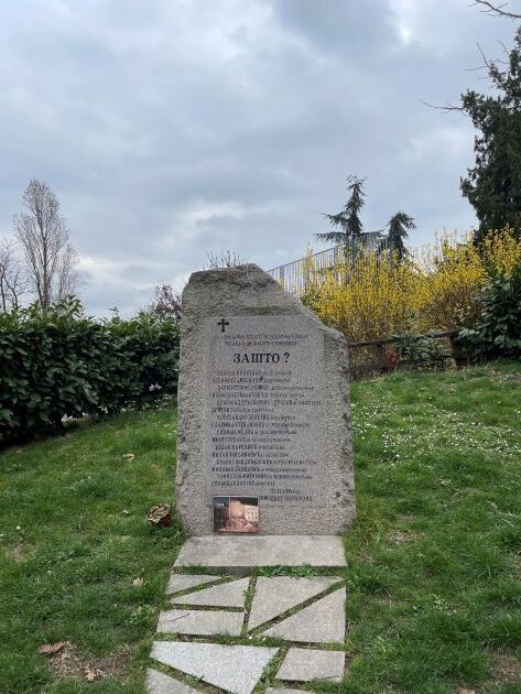Monumento “Perchè?” a Belgrado.
