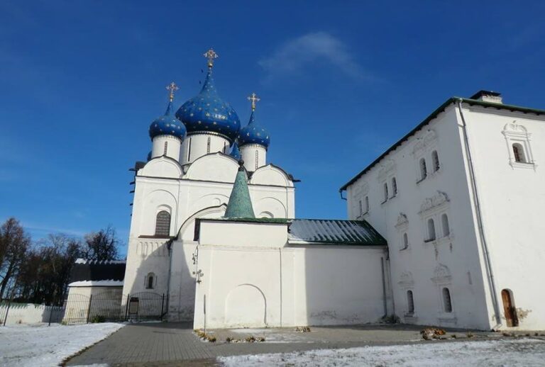 Suzdal', una città dell'Anello d'Oro dove si possono trovare icone ortodosse con un grande valore storico e politico per la Russia di oggi.