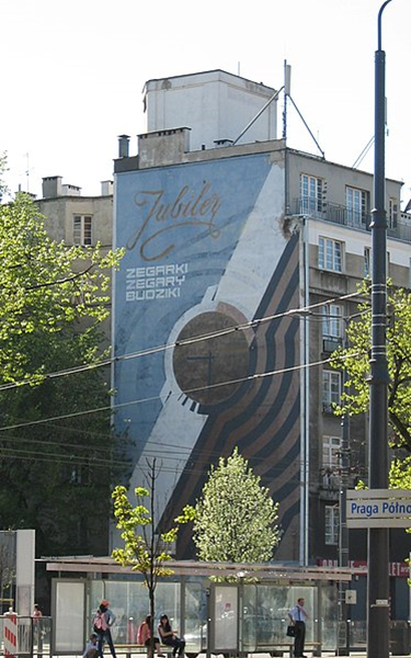Il murales pubblicitario di Jubiler, che non esiste più ad oggi, a Praga, Varsavia. (Wikimedia)