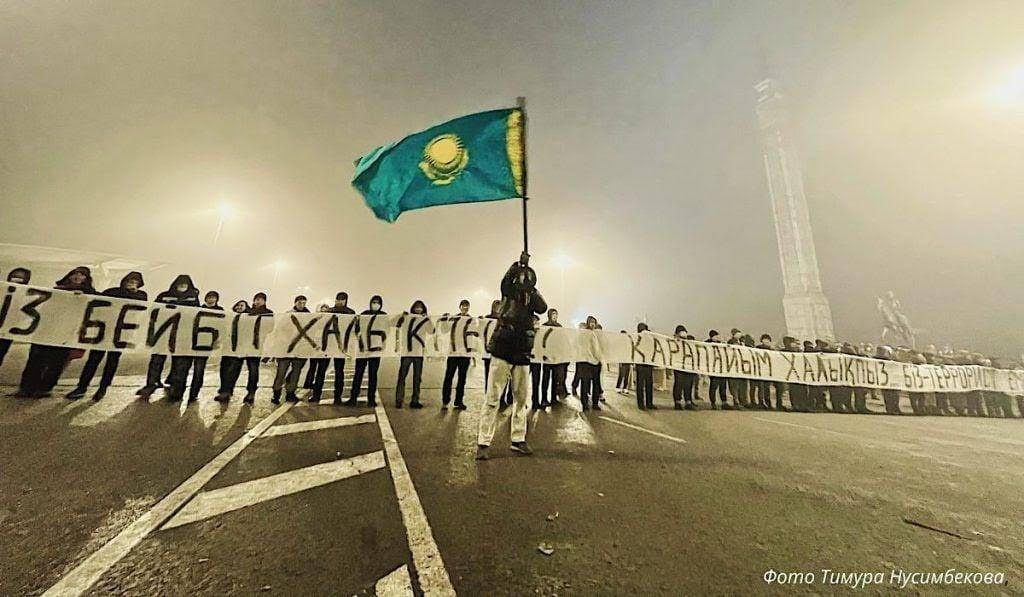 Foto delle proteste in Kazakhstan di Timur Nusimbekov