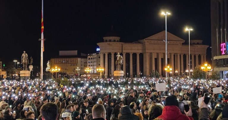 Raduno a Skopje a seguito del rogo del club Pulse di Kočani