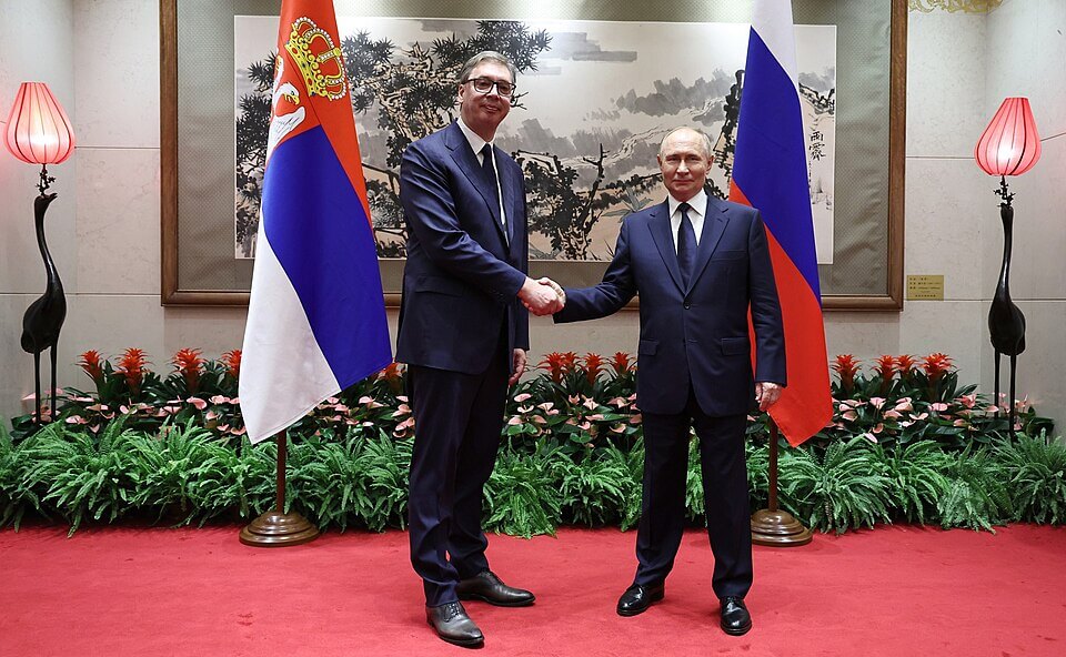 Il presidente serbo Aleksandar Vučić e il presidente russo Vladimir Putin alle cerimonie commemorative dell'80esimo anniversario dalla conclusione della Seconda guerra mondiale a Pechino, 3 settembre 2025