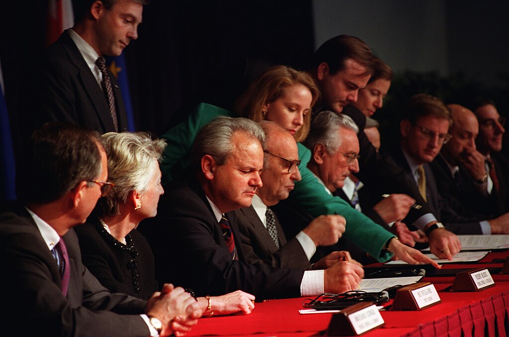 Firma degli accordi di Dayton a Parigi il 14 dicembre 1995
