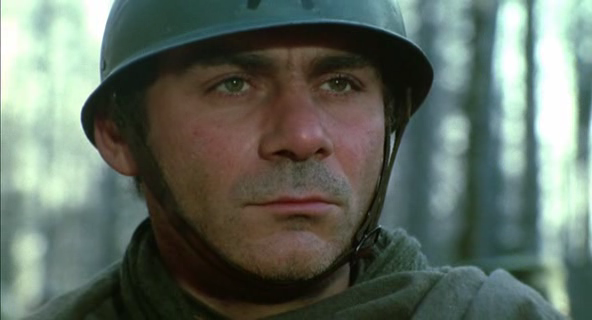 Gian Maria Volonté in una scena di Uomini contro (1970)