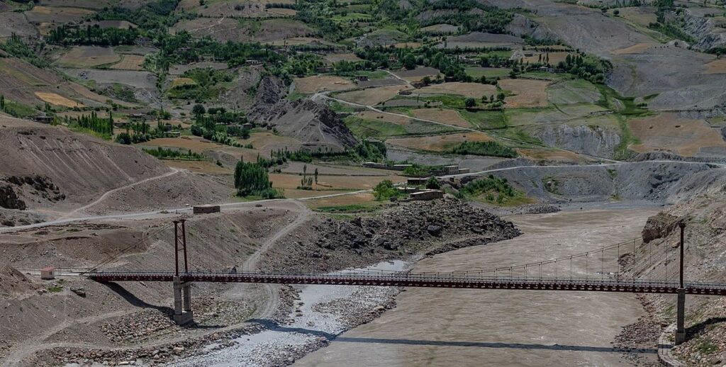 Uno dei ponti di confine tra Tagikistan e Afghanistan - Libri sull'Asia centrale