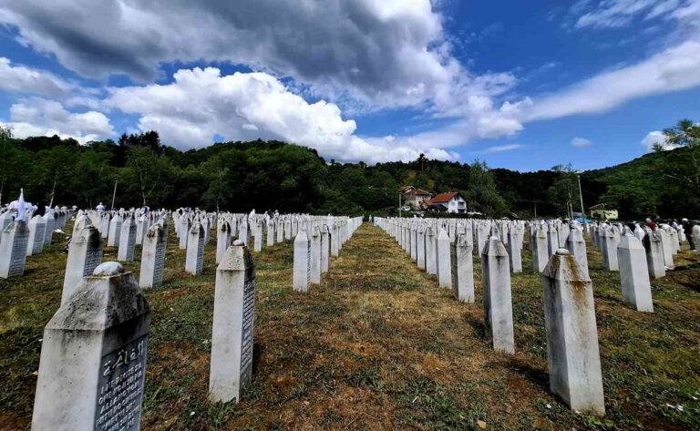 Srebrenica memoriale lapidi