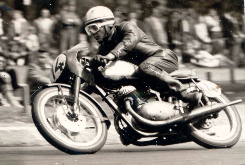 Una Jawa 350 sport come quella guidata da Helga Heinrich